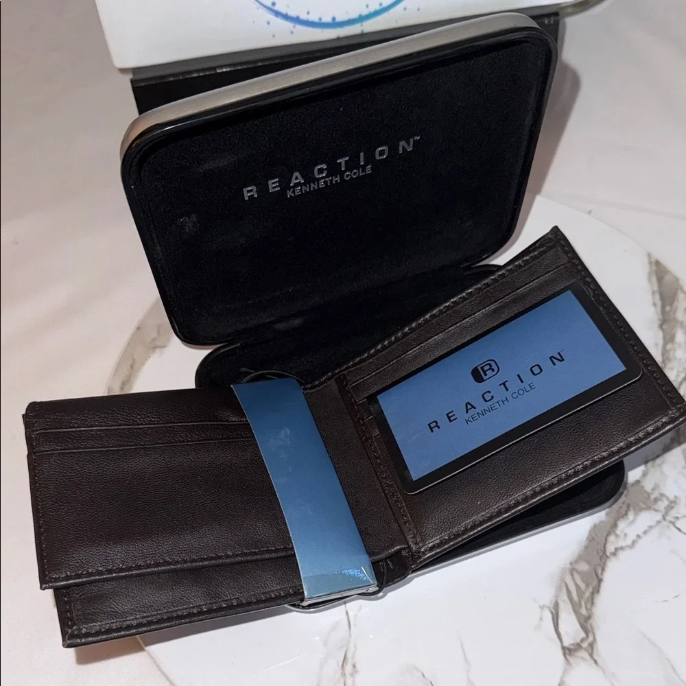 Kenneth Cole Reaction Dark Brown Wallet and Keychain Set